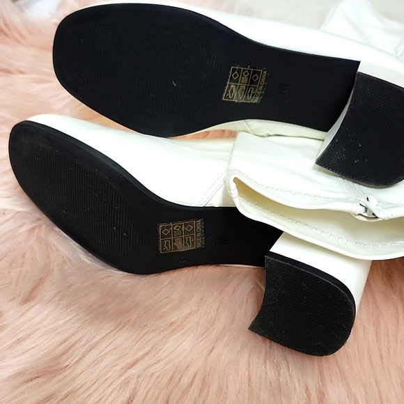 Brand New GENERATION HIPPIE ADULT WHITE GO-GO BOOTS-M - Picture 8 of 8